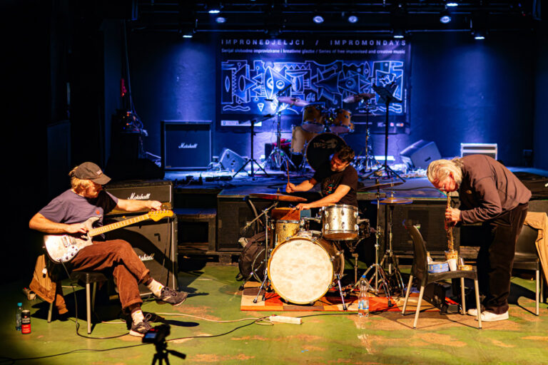 Impronedjeljak-i-Jazz-u-Mocvari-Ytterlandet-PITH-Teresa-Riemann-Mocvara-14.4.2026-49