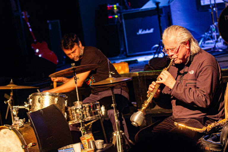 Impronedjeljak-i-Jazz-u-Mocvari-Ytterlandet-PITH-Teresa-Riemann-Mocvara-14.4.2026-57